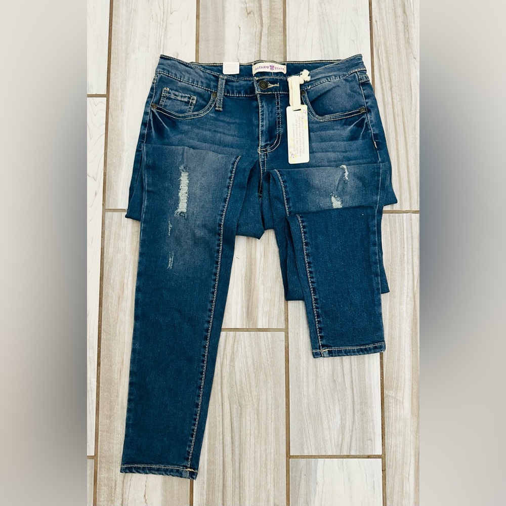 NWT: Alter’d State, Caitlyn Super Skinny distressed Jeans, 28